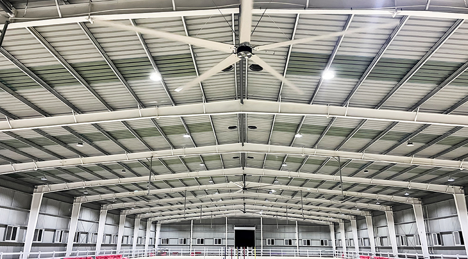 大王HVLS節(jié)能大風(fēng)扇為馬術(shù)場(chǎng)館提供通風(fēng)降溫及氣流改善完美方案